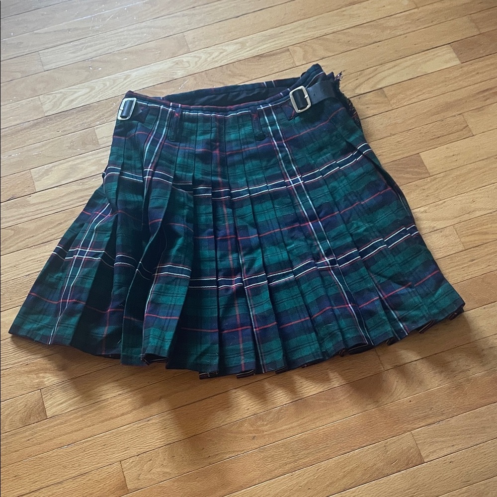 Scottish Highland kilt is a size 32